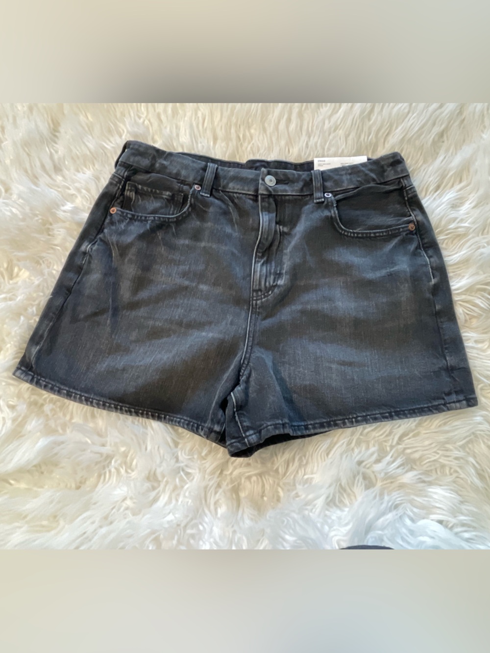 American Eagle NWT Women’s Strigid Curvy Mom Black Denim Shorts. Size 12